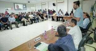 Prefeitos e parlamentares se reúnem para discutir a implantação de aterros sanitários nos municípios do Acre