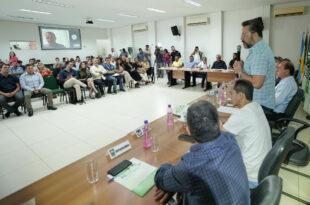 Prefeitos e parlamentares se reúnem para discutir a implantação de aterros sanitários nos municípios do Acre