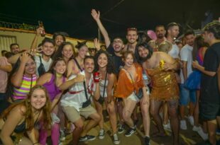 Bloco dos Sujos fez a festa no bairro do Tucumã neste domingo