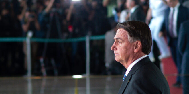 Bolsonaro vai palestrar em evento de organização associada ao ataque ao Capitólio