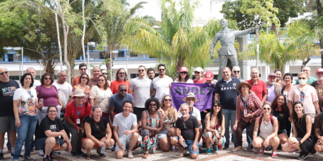 City tour apresenta pontos históricos de Rio Branco para professores de outros estados
