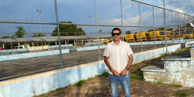 Vereador denuncia abandono das quadras de esportes de Mâncio lima