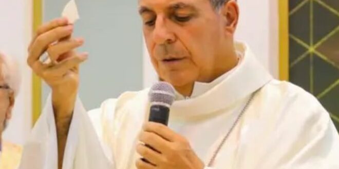 Bispo Dom Joaquín Pertiñez é internado na UTI do hospital Santa Juliana