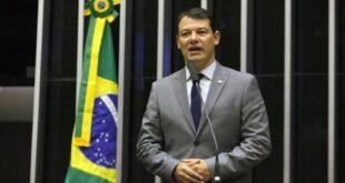 Roberto Duarte apresenta projeto contra o uso de linguagem neutra nas escolas