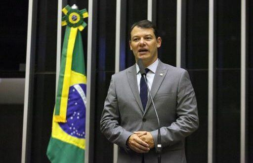 Roberto Duarte apresenta projeto contra o uso de linguagem neutra nas escolas