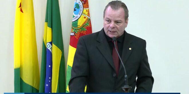 Longo parabeniza Gladson por restabelecer secretarias que cuidam das mulheres, jovens e do turismo