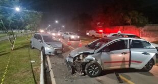 Em Rio Branco, motorista de aplicativo faz conversão proibida e deixa passageiro ferido
