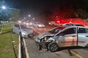 Em Rio Branco, motorista de aplicativo faz conversão proibida e deixa passageiro ferido