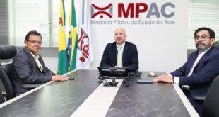 Gonzaga visita procurador-geral e coloca Aleac à disposição do MP/AC e povo acreano