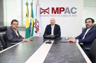 Gonzaga visita procurador-geral e coloca Aleac à disposição do MP/AC e povo acreano