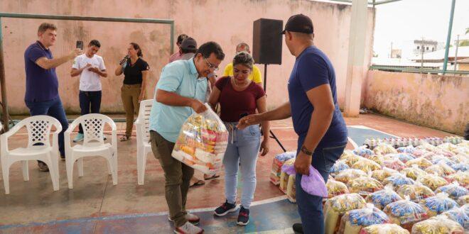 Em parceria com embaixador de Taiwan, presidente da Aleac entrega cestas básicas a pescadores de Cruzeiro do Sul