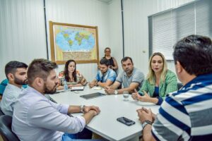 Governo realiza visita técnica à indústria Dom Porquito