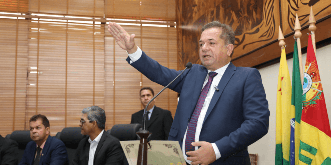 Marcus Cavalcante é empossado no cargo de deputado estadual