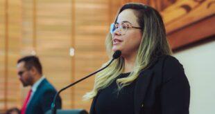 “A educação é a ferramenta máxima que nós temos para enfrentar a desigualdade social”, diz Michelle Melo