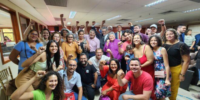 Edvaldo Magalhães assume o sexto mandato e destaca luta em defesa da democracia