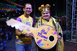 Baile e concurso da realeza são destaques na abertura do Carnaval em Cruzeiro do Sul