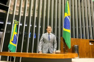 Roberto Duarte apresenta projeto de lei que permite que jovem tenha permissão para dirigir aos 16 anos