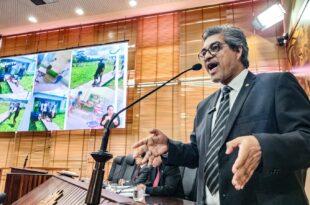 Edvaldo mostra situação de abandono de escola em Jordão e volta a cobrar projeto do piso nacional do magistério