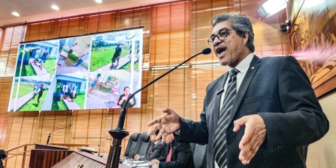 Edvaldo mostra situação de abandono de escola em Jordão e volta a cobrar projeto do piso nacional do magistério