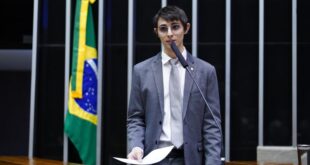 Projeto inclui educação política e financeira nos currículos da educação básica