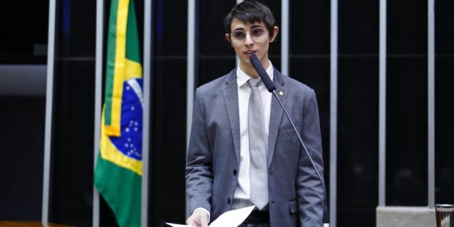 Projeto inclui educação política e financeira nos currículos da educação básica