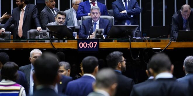 Câmara aprova projeto que favorece réu quando houver empate em julgamento