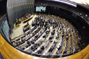 STF deve iniciar nesta sexta (10) julgamento  que pode tirar mandatos de dezenas de deputados