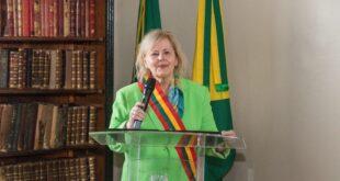 Ministra Rosa Weber é condecorada pelo Poder Judiciário do Acre com presença da governadora em exercício