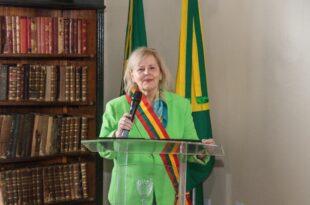 Ministra Rosa Weber é condecorada pelo Poder Judiciário do Acre com presença da governadora em exercício