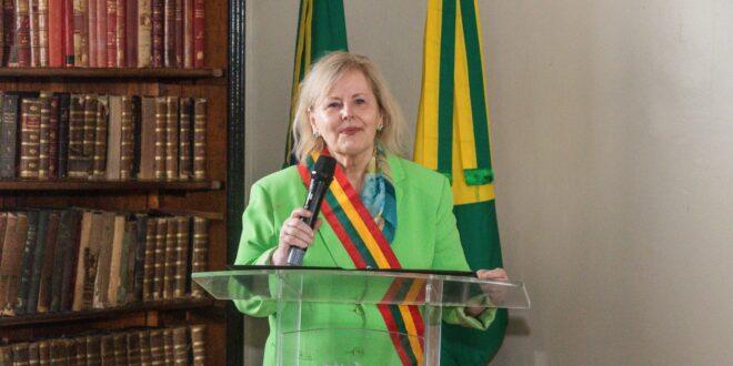 Ministra Rosa Weber é condecorada pelo Poder Judiciário do Acre com presença da governadora em exercício