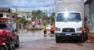Vias de Rio Branco são interditadas para garantir segurança e facilitar socorro às vítimas da enchente