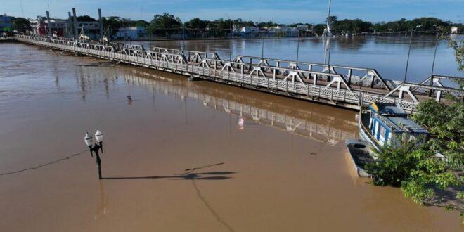 Equipes do Deracre retiram 200 toneladas de balseiros represados na Ponte Juscelino Kubitschek