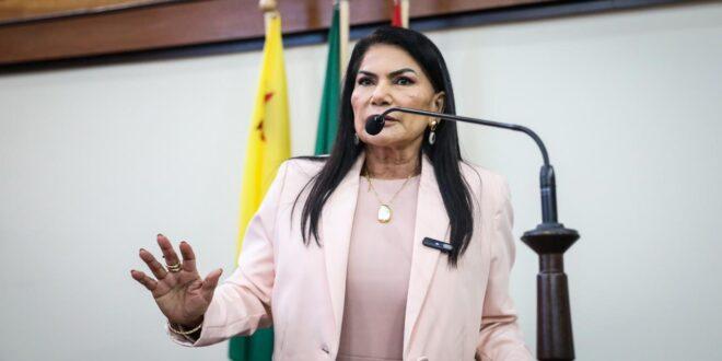 Antonia Sales pede conserto de aparelho litotritor e de colonoscopia da Fundhacre