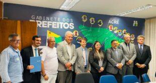 Em Brasília, Organização das Cooperativas do Acre e bancada federal debatem estratégias para o fortalecimento do setor