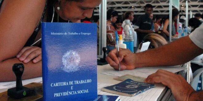 Sine intermedia busca de emprego por telefone para pessoas sem acesso a internet