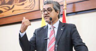 Edvaldo Magalhães cobra envio de projeto que reajusta em 14,95% o salário da Educação