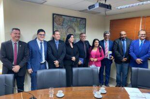 Antonia Sales diz que frente parlamentar pela ponte do município de Rodrigues Alves é demonstração de compromisso com a população