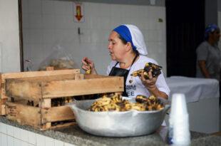Famílias recebem assistência em saúde em escolas estaduais preparadas para abrigo