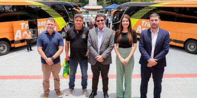 Nicolau Júnior prestigia apresentação de frota da empresa Transacreana