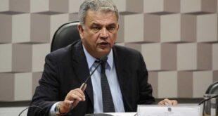 Projeto de Petecão que isenta IR para professor ganha força com aprovação de MP que reduz alíquota
