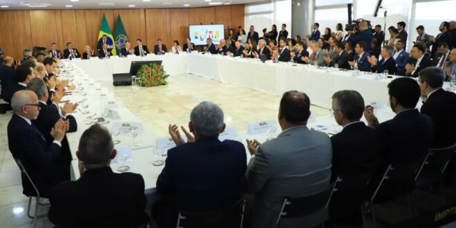 Em encontro com Lula, governador Gladson Cameli reforça união no enfrentamento à violência nas escolas