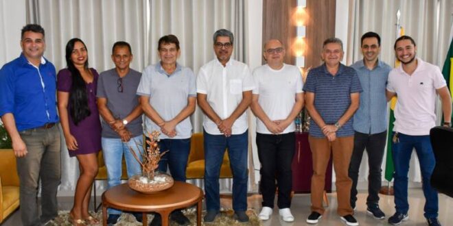 Edvaldo se reúne com Henrique Afonso e equipe do ‘Abrindo Portas para o Primeiro Emprego’ e celebram bons resultados do programa