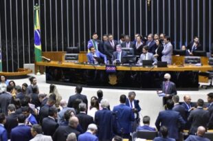 Deputados aprovam MP que concede isenção de impostos a empresas aéreas