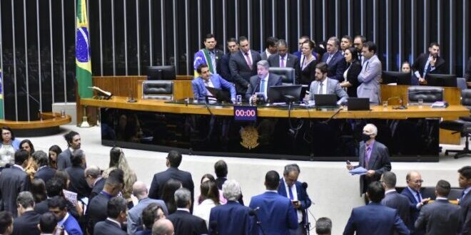 Deputados aprovam MP que concede isenção de impostos a empresas aéreas