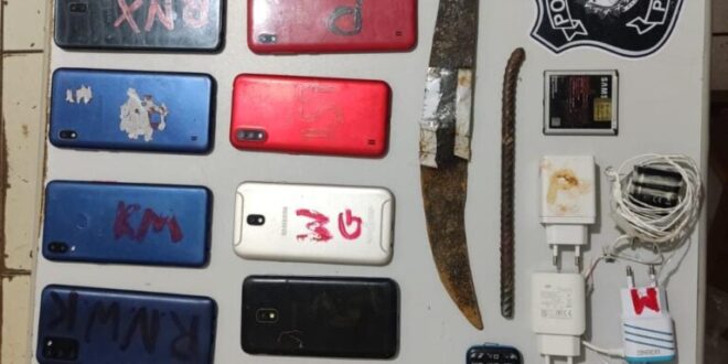 Polícia Penal apreende 17 celulares e armas artesanais no presídio de Sena Madureira