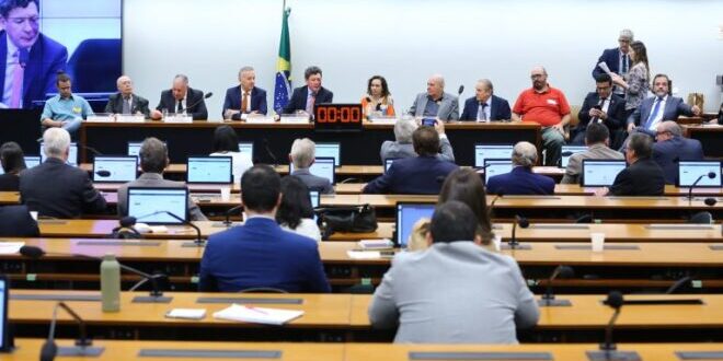Centrais sindicais pedem mudança imediata do Imposto de Renda em reforma tributária