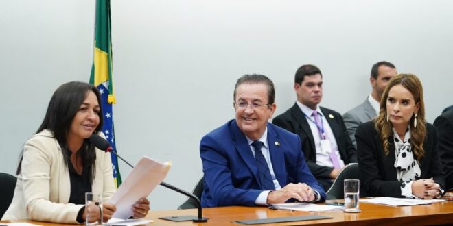 Comissão de Orçamento aprova recursos para o piso da enfermagem