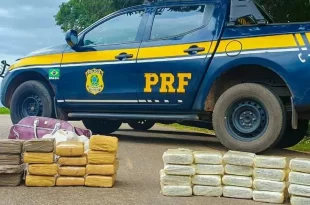 PRF prende passageiros com 40kg de drogas em ônibus