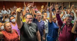 Engenheiros em greve se reúnem na Aleac
