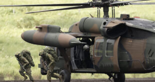 Helicóptero militar japonês desaparece com dez pessoas a bordo